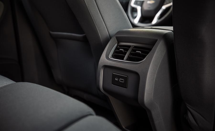 Детали интерьера Chevrolet Blazer 2018 года  (фото 2 из 20)